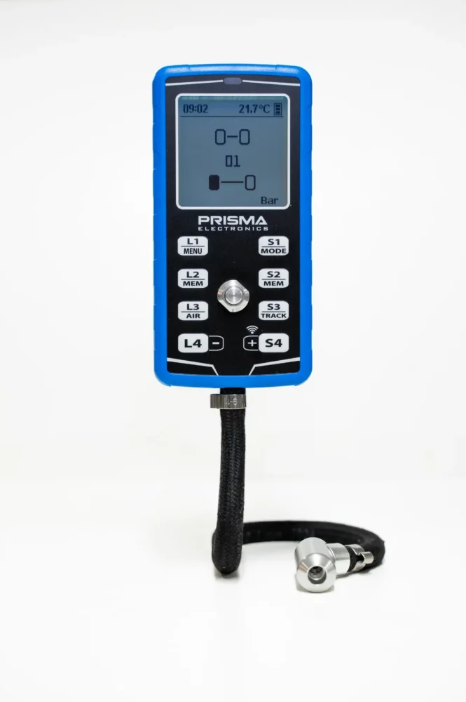 MANOMETRE/CHRONOMETRE 4 KARTS/T° PNEUS PRISMA HPM5 (LIVRE AVEC COFFRET) - Saldi Straordinari – Offerte Speciali Disponibili Adesso MANOMÈTRE DE PRESSION DIGITAL PRISMA + CHRONOMÈTRE INTÉGRÉ – RK COMPETITION