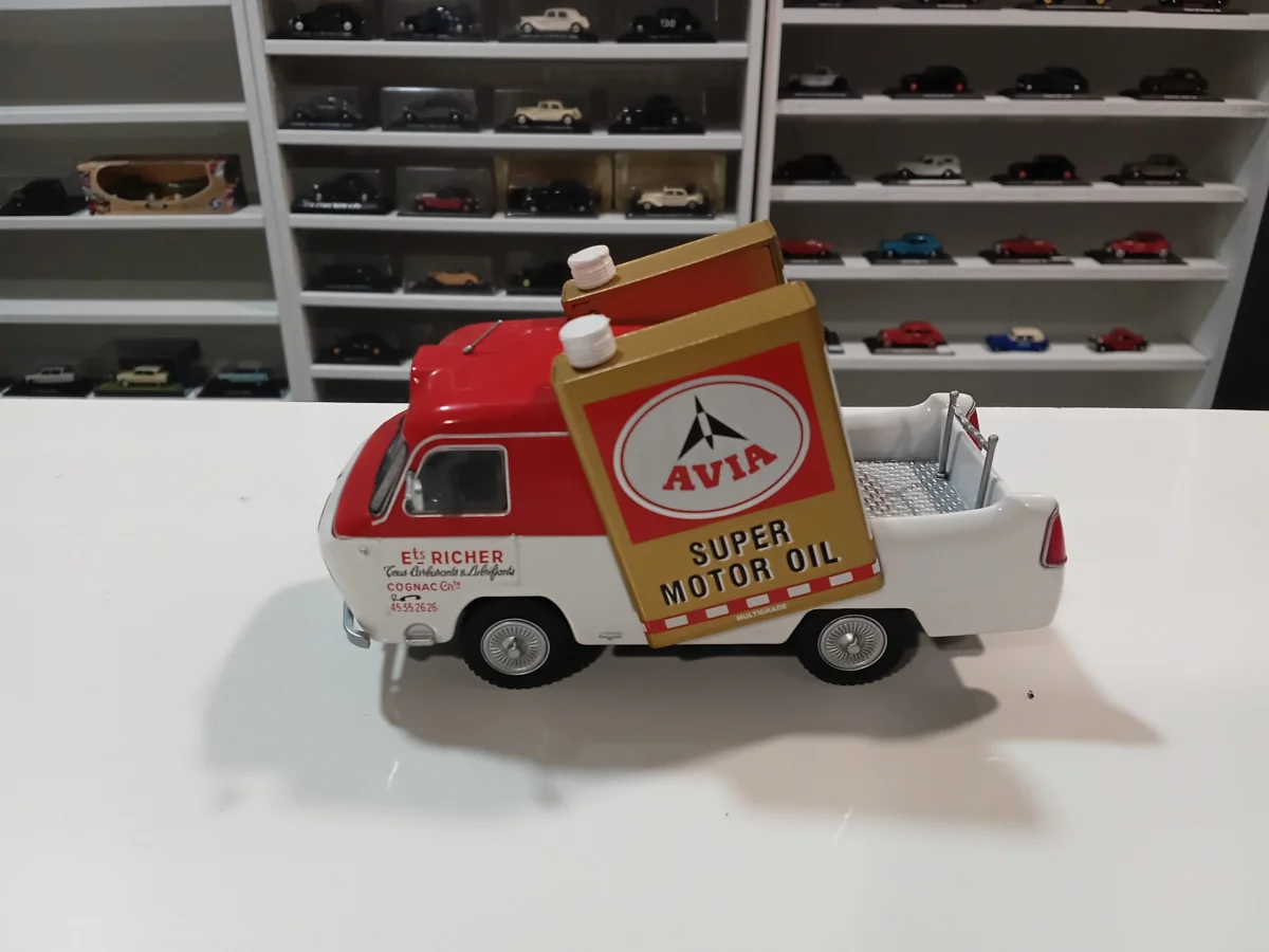 Renault 1000KG Avia Super Motor Oil 1/43 - Vins Rouges Harmonieux pour Chaque Occasion - Vins rouges