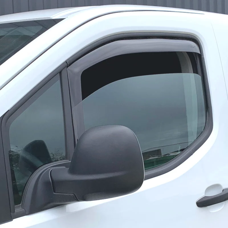 Déflecteurs d’air pour Opel Vivaro – fenêtres avant - Éclairage de qualité avec frais de port offerts Entrée d'air: Invisivent Air | Produits | Eko-Okna S.A. – Fenêtres, Portes,  Protections solaires, Clôtures, Portes de garage
