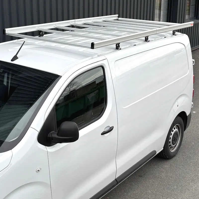Galerie pour Nissan NV300 – PDE en aluminium - Éclairage de qualité avec frais de port offerts Quelle galerie choisir pour son utilitaire ? Focus sur l'aluminium éco