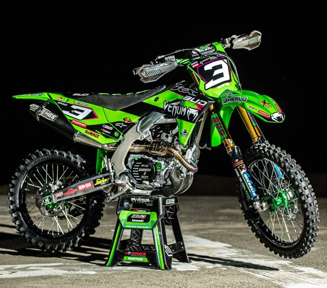 Kit déco Backyard Design Kawasaki 250 KXF 2025 -> 2026 / 450 KXF 2024 Silencieux -> 2026 | Team BUD Racing 2025 - Tout pour Créer des Expériences Mémorables en Extérieur