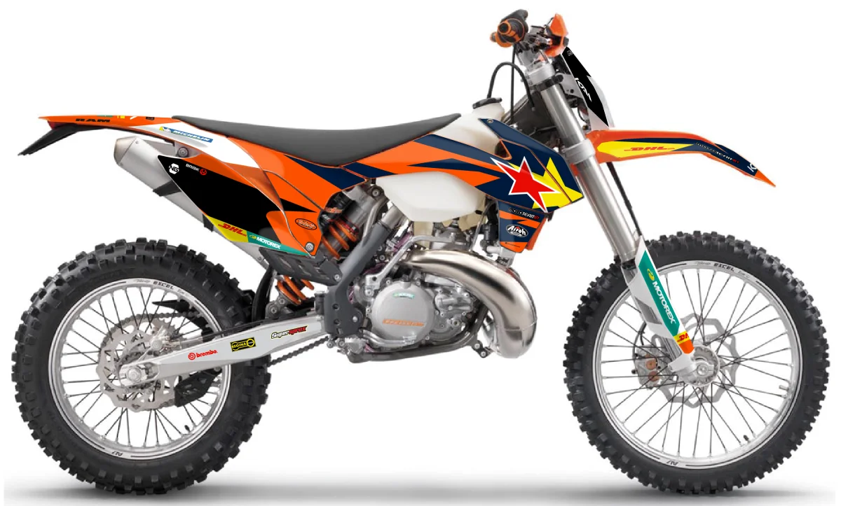Kit déco NG KTM 125 / 250 / 300 / 350 / 450 / 500 EXC / EXCF / TPI 2014 -> 2016 | MT81 23 - Tout pour Créer des Expériences Mémorables en Extérieur Une aventure au Maroc… en KTM 450 EXC-F 🔥 Des dunes, du sable, du flow, et  cette sensation unique que tu ne vis qu'au Maroc. Ici tu ne